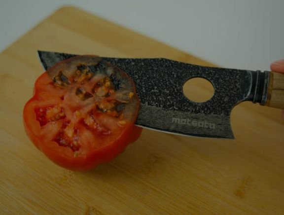 Customer photo of a tomato sliced with the Matsato knife